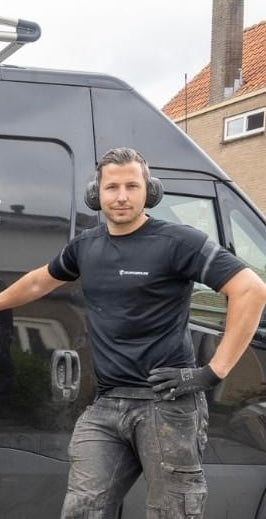 foto van bouwende man die een goede recensie voor easy peezy heeft geschreven.